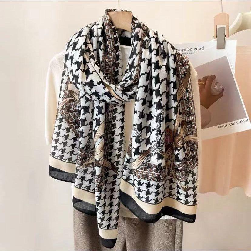 Luxusní značka Podzim a Zima Ženy Nový styl Móda Barva Sladěný Potisk Hedvábný šátek Lady Populární Pokrývka na hlavu Plážový šátek