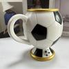 Einzigartige 3D-Fußballharz-Tasse mit hochwertigem Edelstahl-Innenleben für Heiß- und Kaltgetränke, Kaffee-Trinkbecher