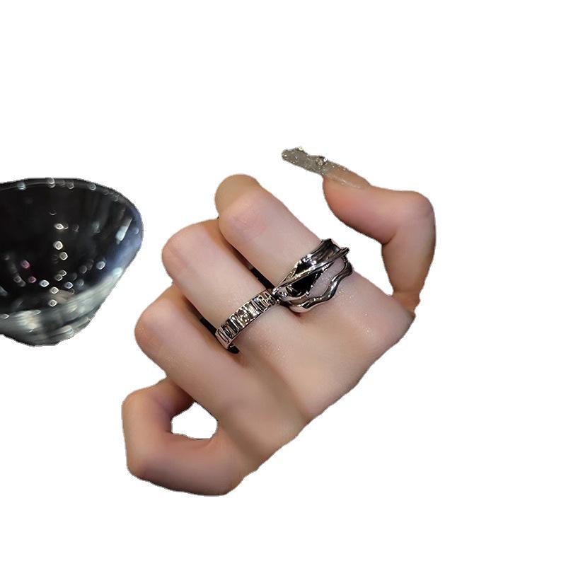 Nastavitelný Geometrický Prsten s Černým Zirkonem pro Ženy – Stylový, Špičkový, Trendy Design s Jedinečnou Osobností