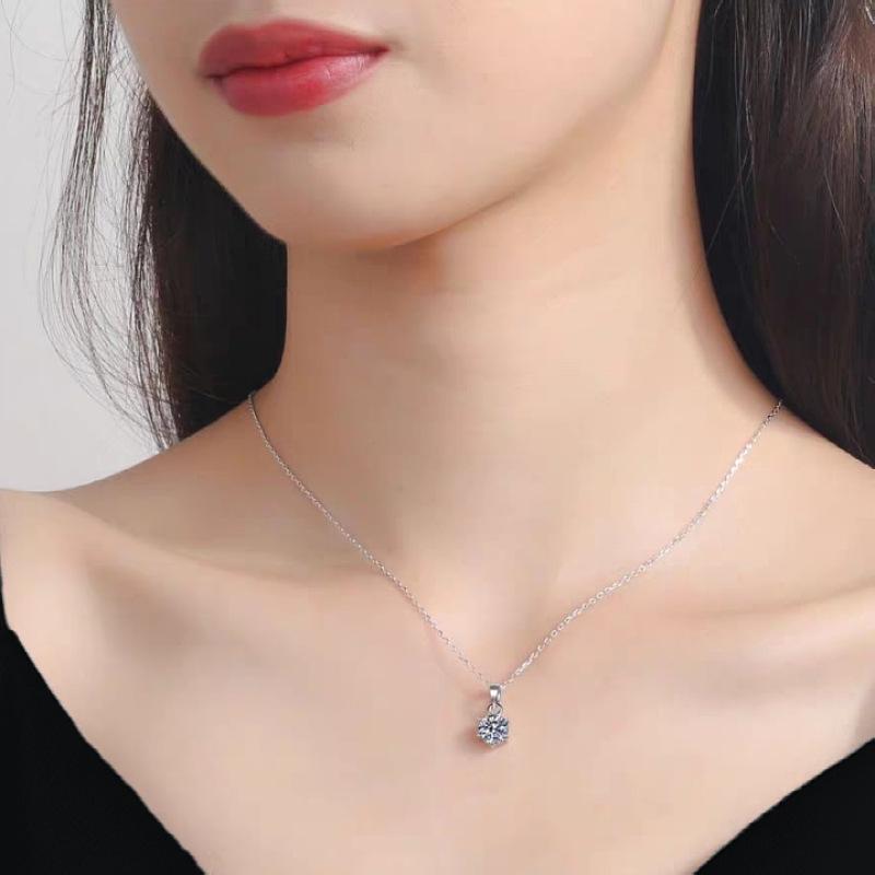 Classic 2-Carat Zircon Six-Claw Clavicle Necklace Pendant