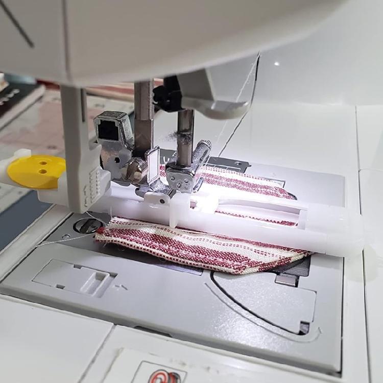 Multifunctional 4423 Buttonhole Foot Suitable for Household Sewing Machines Effortless Operation White Plastic Design