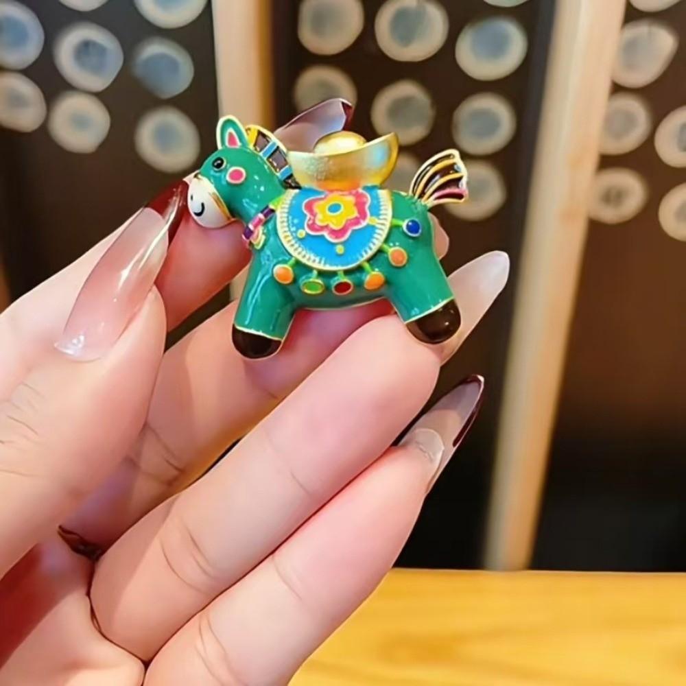 Chinese New Year Enamel Yuanbao Horse Brooch Metal Zinc Zinc Alloy Animal Lapel Pins Zodiac Pony Pin  Friends