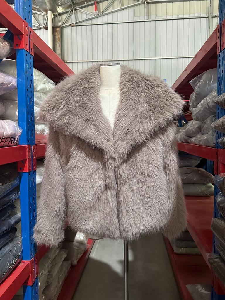 Spot Clearance Europe, America Autumn and Winter Explosive Ins Imitation Fur Jacket Women's Short Fox Hair