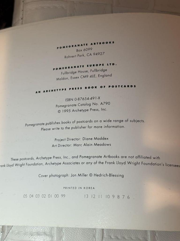 [USED] Frank Lloyd Wright Postcard Book FRANK LLOYD WRIGHT