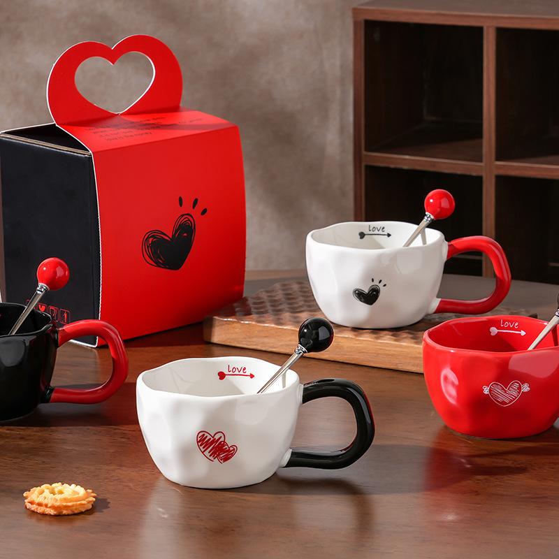 

Подарочная коробка Милая креативная кружка с надписью «Любовь» и парой сувениров, керамическая кружка с ложкой, стакан для воды 330ML