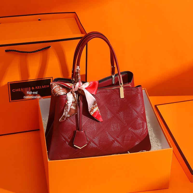 Women's Red Wedding Handbag: Fashion Tote for Ladies & Mother-in-Law's Banquet Gift