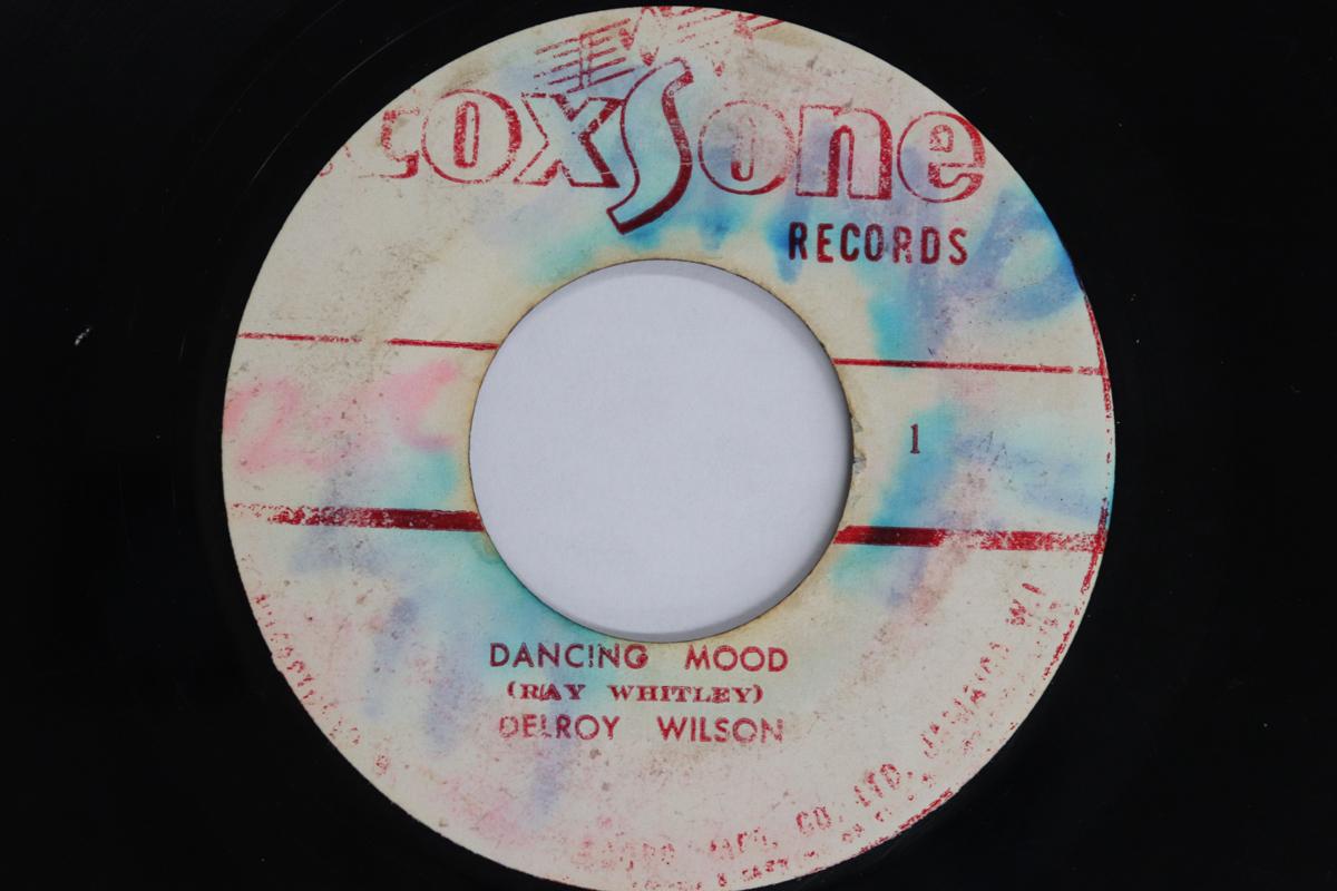 

7inch Record DELROY WILSON / SOUL BROS. - Dancing Mood / More & More Amor NONE COXSONE RECORDS Jamaica Reggae, Ska & Dub Used