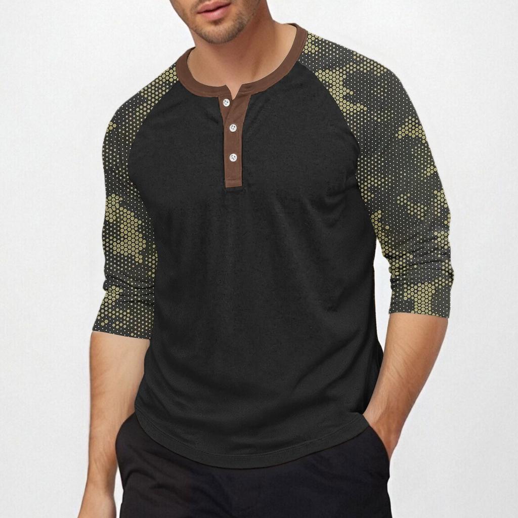 Men's top with three-quarter sleeves and camouflage print