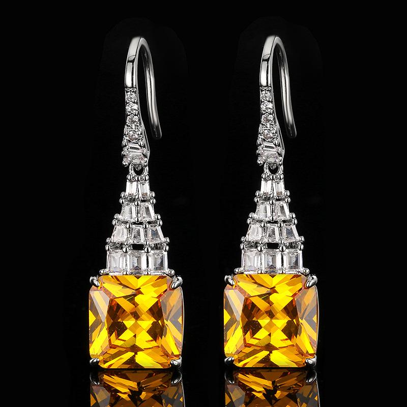 

Jewelry earrings, ruby colored treasure square light luxury earrings are in stock.