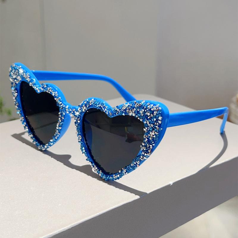 Vintage Heart Shaped Sunglasses with Rhinestones Women New Original Sweet Sun Glasses Trendy Brand Decorative Shades