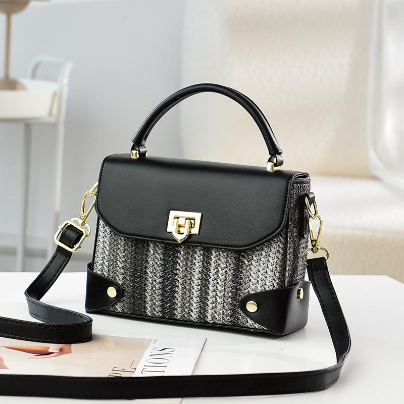 Bag Messenger Bag Female Popular 2025 New Versatile Niche Student Shoulder Messenger Bag Portable Small Square Bag Women's Bag