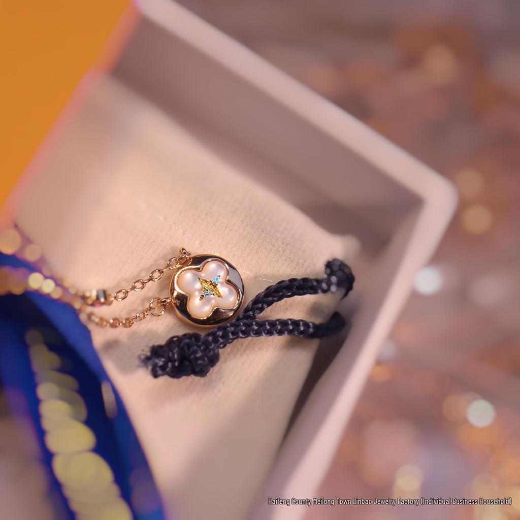 Elegant Rose Gold Four-Leaf Clover Donkey Necklace for Women