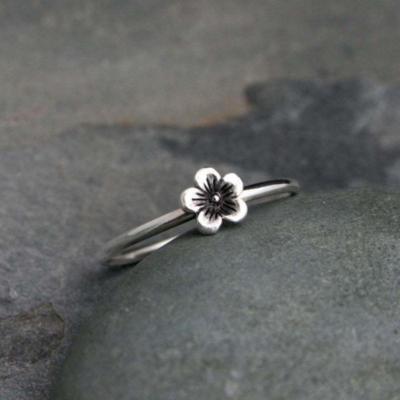 1pc Plum Blossom Ring, A Simple and Fashionable Personalized Ring