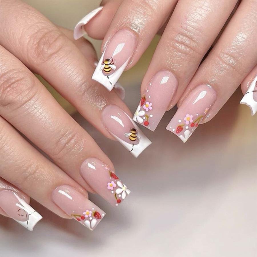 

2024 Spring/Summer French Tip Nails with Fresh Flowers & Bee Design