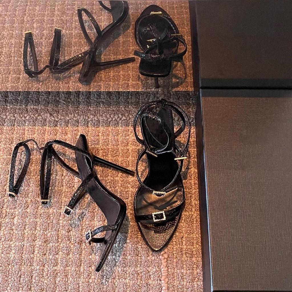 2025 Frühling und Sommer neuer Temperament Strass quadratische Schnalle super hohe Absatz Sandalen Damen sexy Seite offen dünner Absatz offene Zehen Damenschuhe