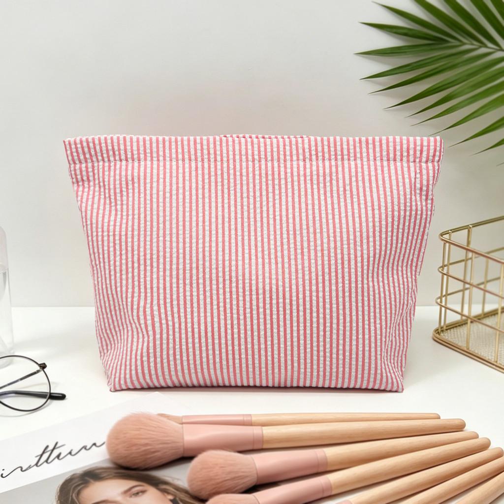 Modern Striped Polyester Toiletry Bag With Breathable Design For Travel And Daily Use