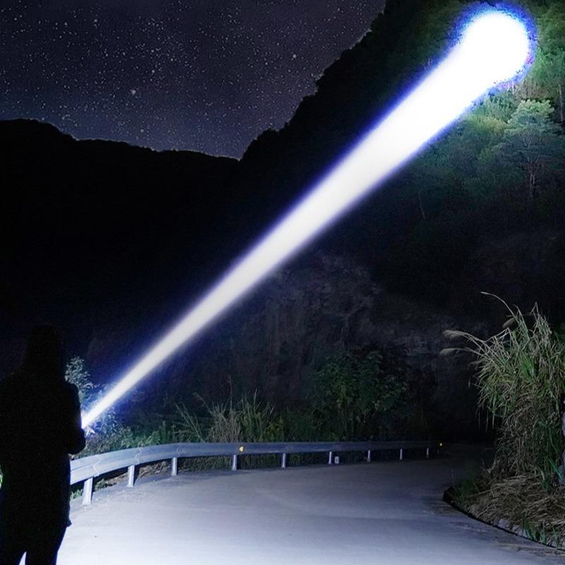 New Digital ABS Flashlight with Strong Light Zoom, Long-lasting Camping LED Light Outdoor Portable Searchlight