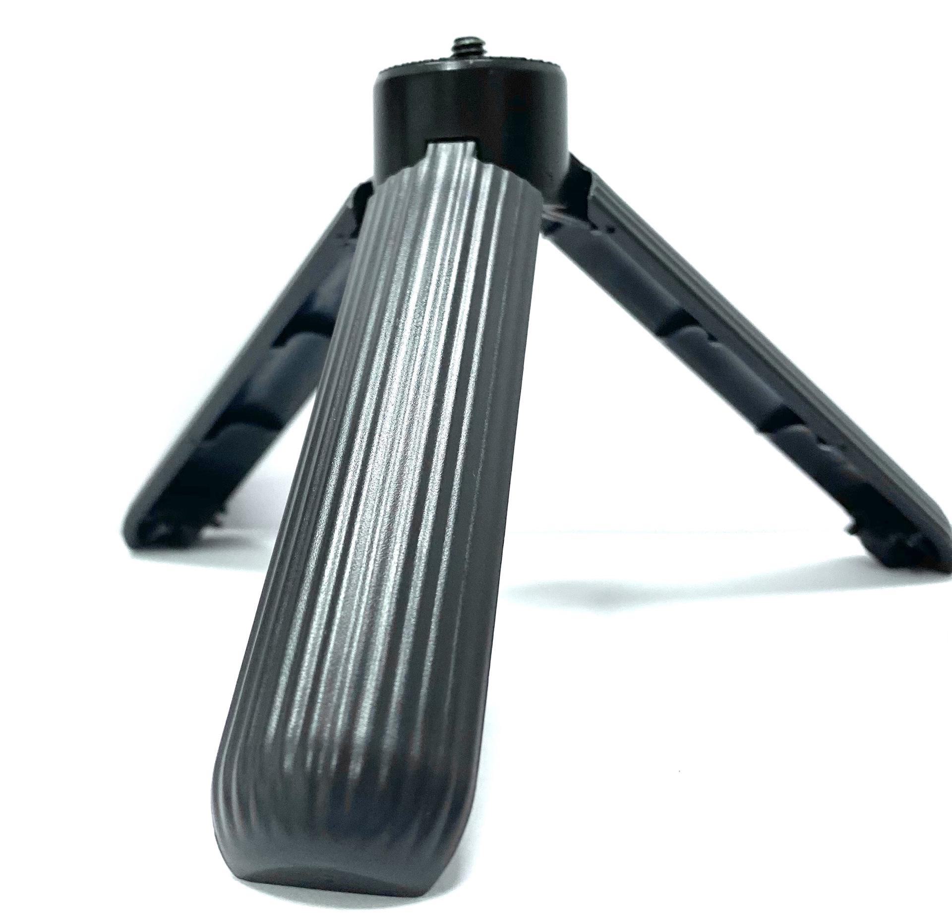 

Мини-штатив для мобильного телефона: Складная стойка для селфи и прямых трансляций Single tripod black чёрный