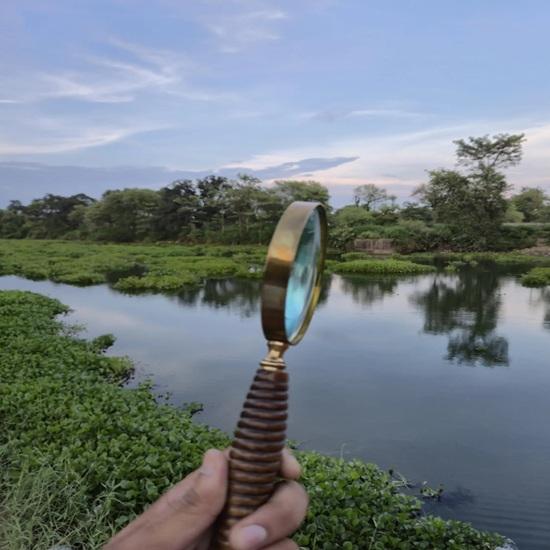 Brass Magnifying Glass, Wooden Handle, 10X Lens Birthdays, Wedding, Retirements, Housewarmings, Christmas, Thanksgiving, Easter, New Year