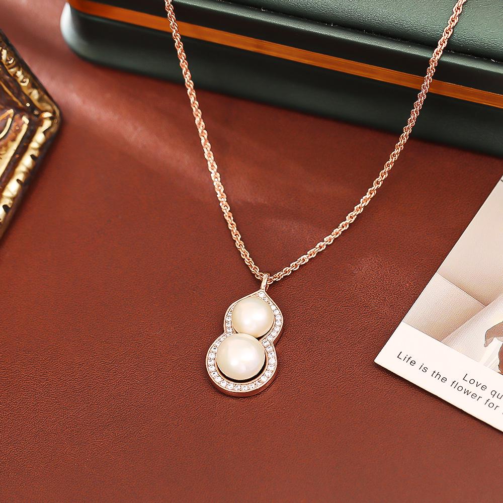 Natural Freshwater Pearl Gourd Necklace & Chinese-Style Earrings Set: Elegant, Versatile, and Luxurious Choker for a Sophisticated Look.