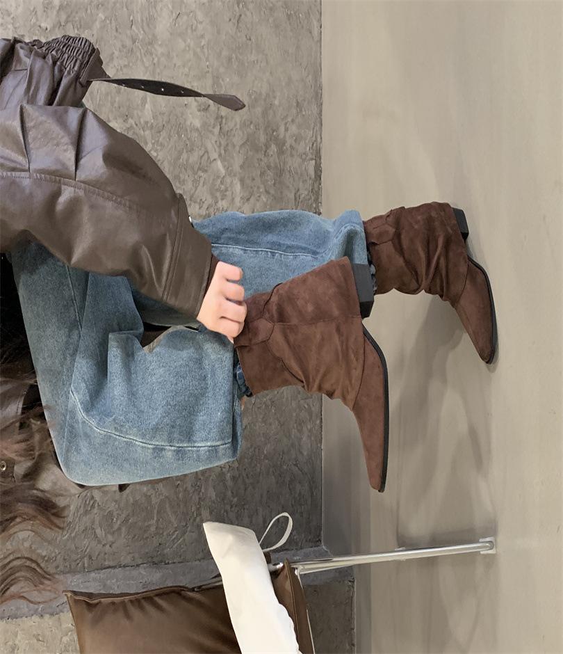 

2025 Korean version autumn and winter new simple niche stacking boots pleated short boots retro versatile flat boots 39 темно-коричневого