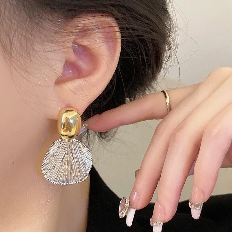 European Retro Fan-Shaped Personality Earrings - Simple, Cool Style Accessories