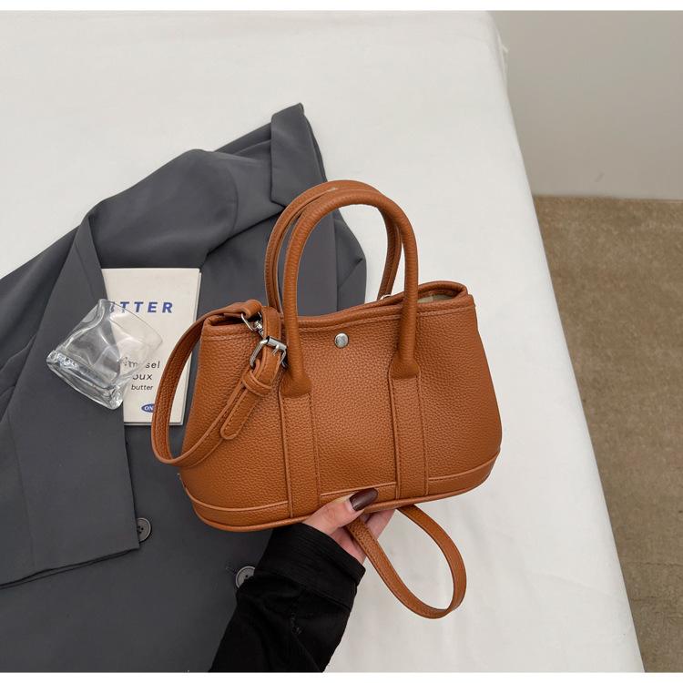 2025 New Niche Simple Leisure Commuter Portable Bucket Bag Versatile Solid Color Child and Mother Bag Messenger Bag Bag
