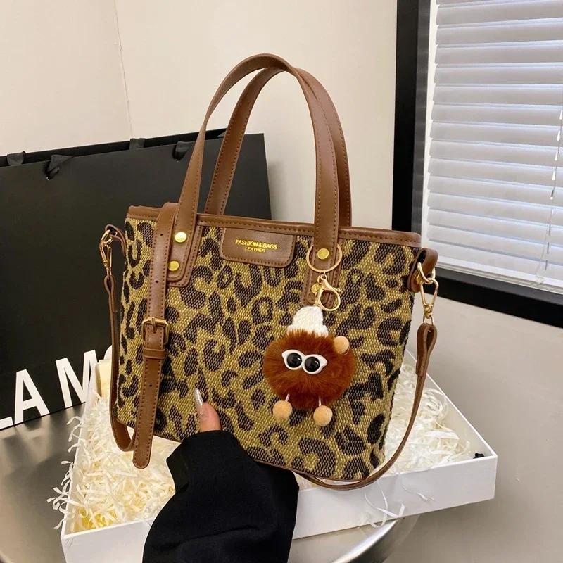 High-quality Versatile Women's Shoulder Bag New Autumn Leopard Print Crossbody Shoulder Bag Bag Large Capacity Shoulder Pockets