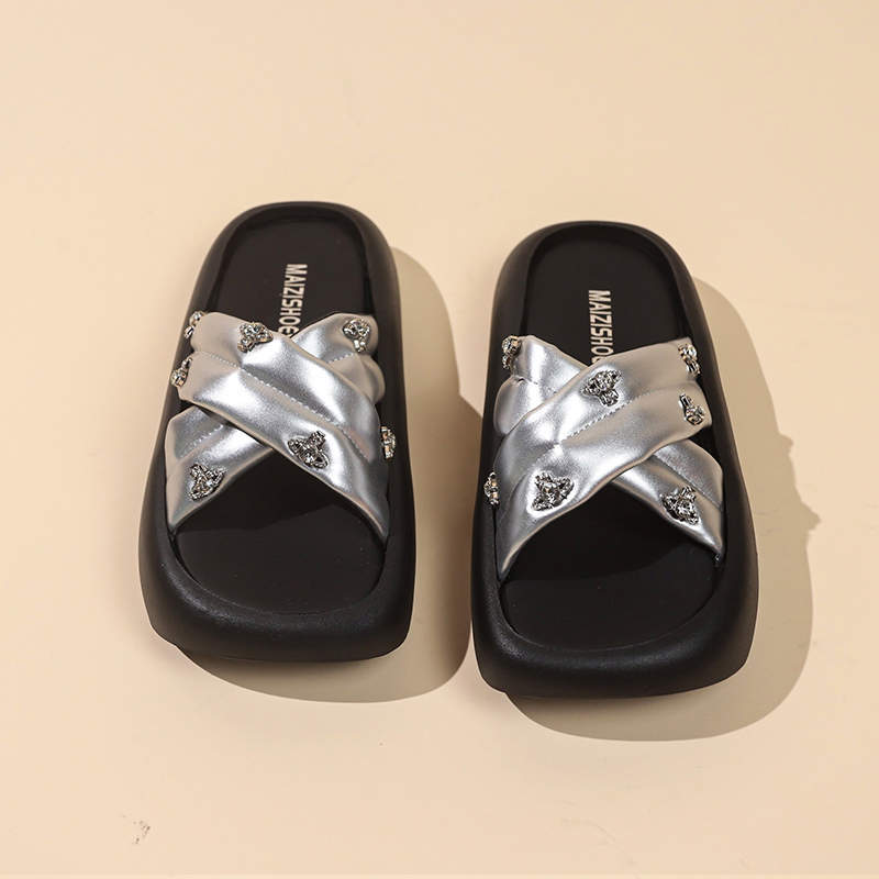 

2025 summer new rhinestone cross with slippers women wear thick bottom leisure vacation beach cool slippers tide 40 серебряный