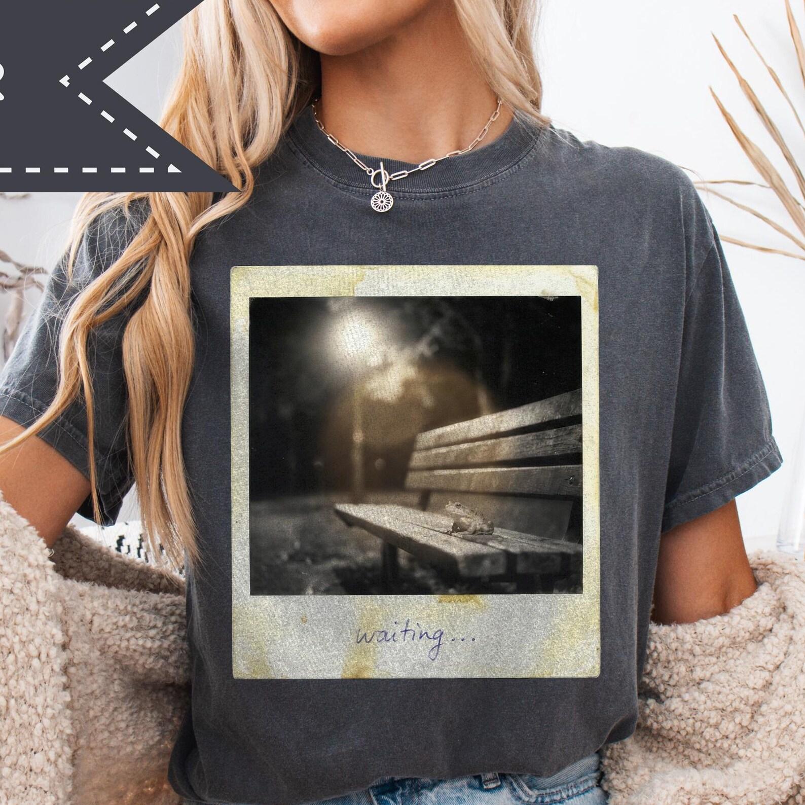 Lonely Frog Waiting T-Shirt, SIlly Frog, Vintage Retro Comfort Colors Graphic Tee XL
