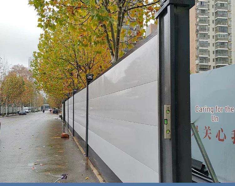Green Steel Hoarding: Temporary Road Safety and Isolation Barrier for Construction Sites