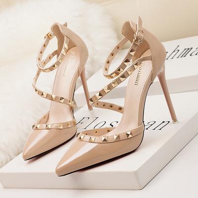 Damenschuhe Nieten Römersandalen PUMPS Sexy Slim Stiletto Nachtclub High Heels Flacher Mund Luxus Designer Spitz Sandalias