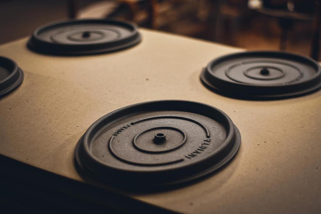 Invicta 20cm Cast Iron Enamel Round Induction Made in PUV402201 Casserole, Compatible, France, Black,