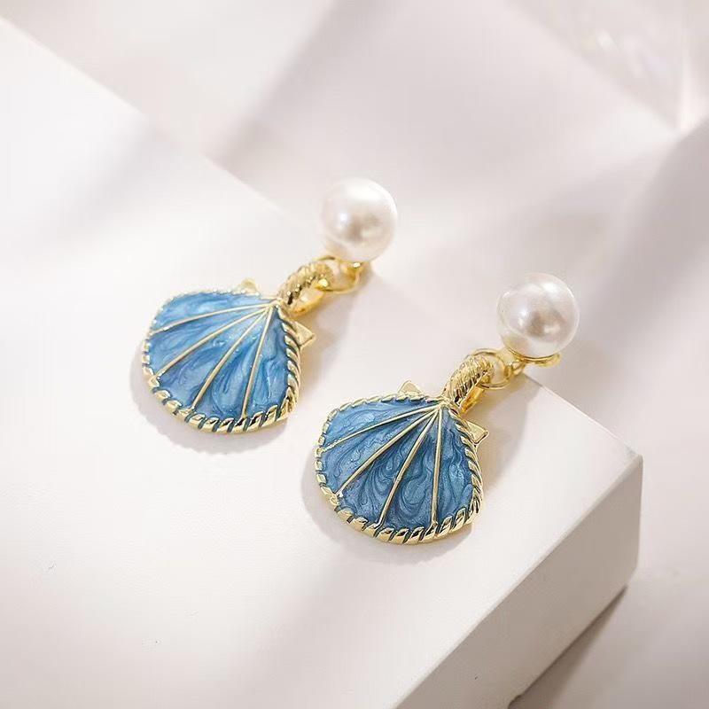 Versatile Retro Pearl Stud Earrings for Women