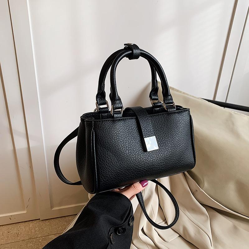 

Маленькая сумка женская осенне-зимняя универсальная новая ретро сумка-мессенджер повседневная портативная рабочая маленькая сумка чёрный