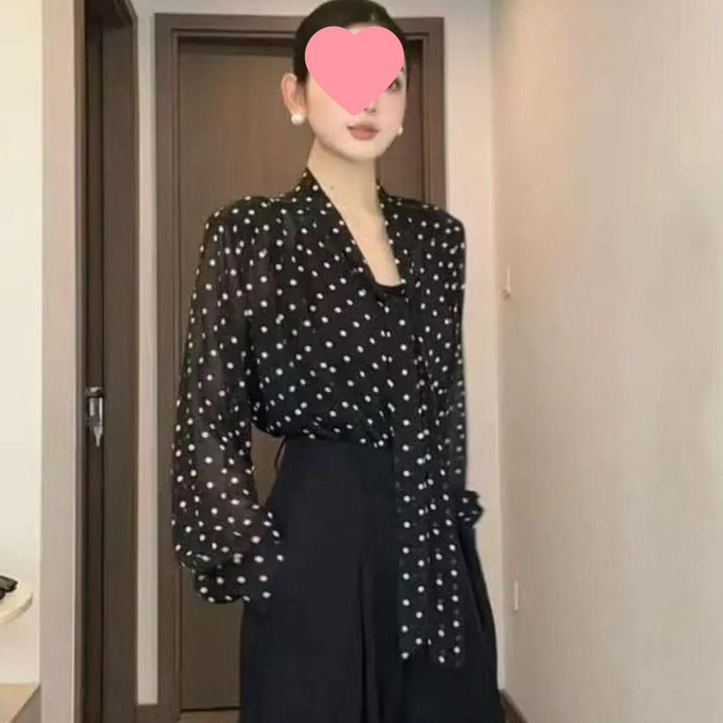 Damen-Oberteil im französischen Stil mit weiten Ärmeln und Pünktchen: Neue Sommer/Herbst Mode, Nischen Design, Elegant & Vielseitig.