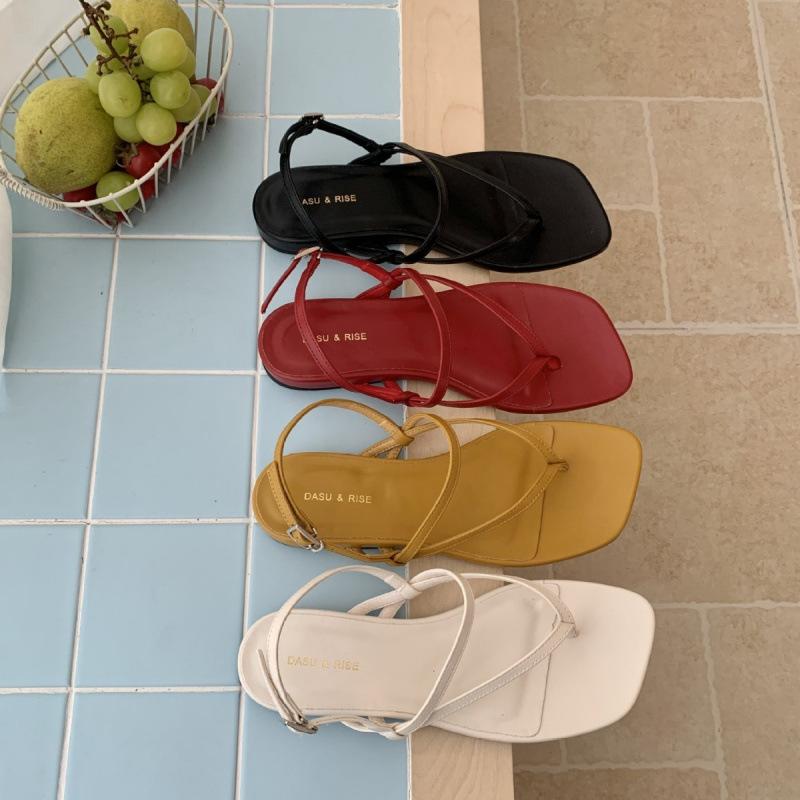 In the summer of 2025, the new one-word strap open-toed lazy flat-bottomed beach vacation women's sandals