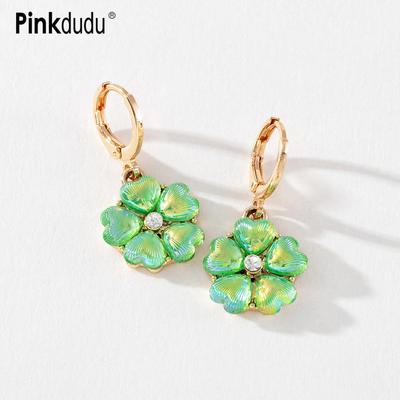 Boho Moda Renkli Akrilik Çiçek Halka Küpe Basit Alaşım Petal Küpe Kadınlar Takı Hediyeler için PD715