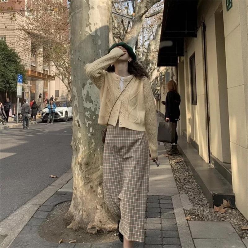 Retro Loose Lazy Wind Knitted Cardigan Women's Autumn and Winter New Solid Color Twist Short Sweater Jacket