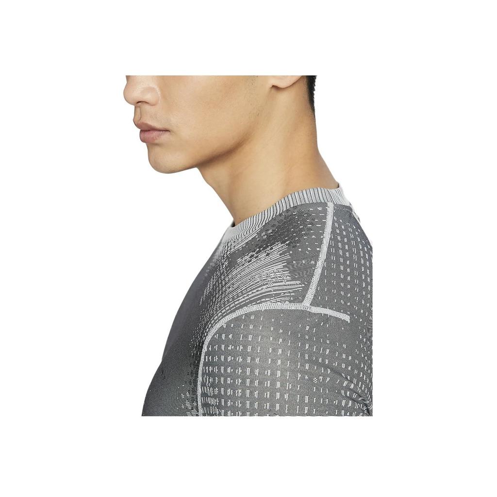 Nike T-shirt à col rond à séchage rapide avec dégradé pour homme Hauts Argent clair FN2972-034