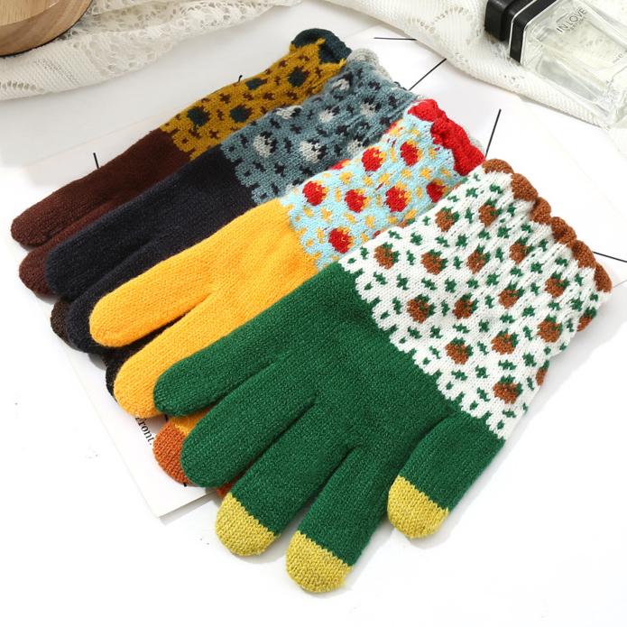 Winter Warm and Cute Knitted Women's Velvet Cycling Windproof Knitted Touchscreen Gloves