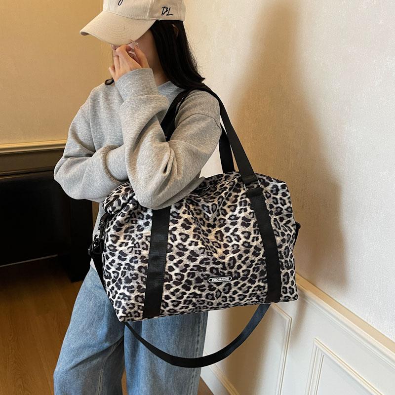Large Capacity Women's Sports Fitness Bag Leopard Print Design Weekender Overnight Bag Portable Business Travel Bag