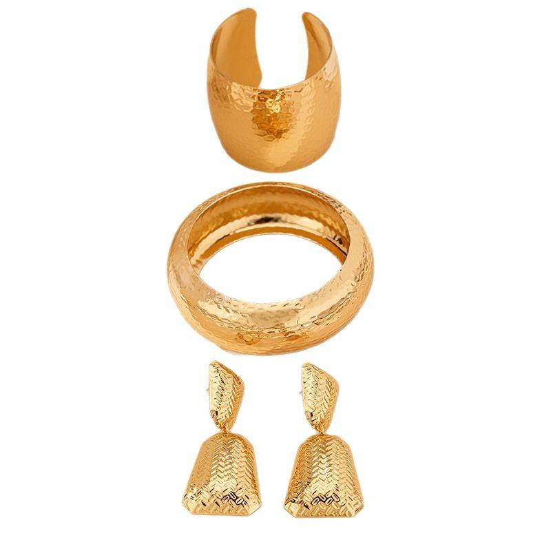 Trendy Geometric Stud Earrings Beating Textured Bracelet Set Exaggerated Luxury Jewelry Set
