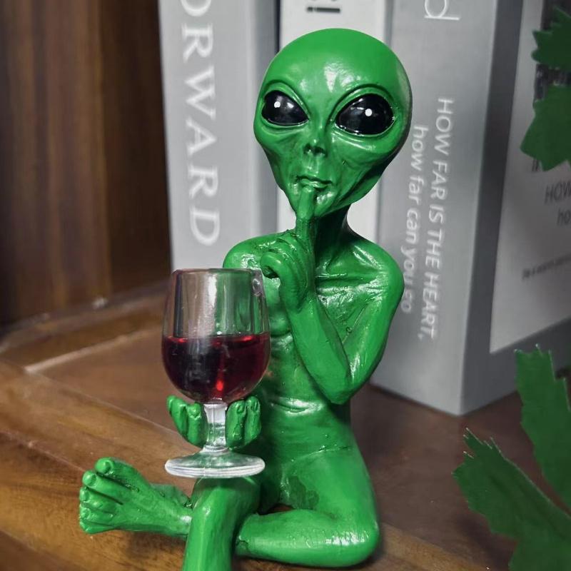 1Pcs Alien Red Wine Statue—A Space-Themed Decorative Masterpiece
