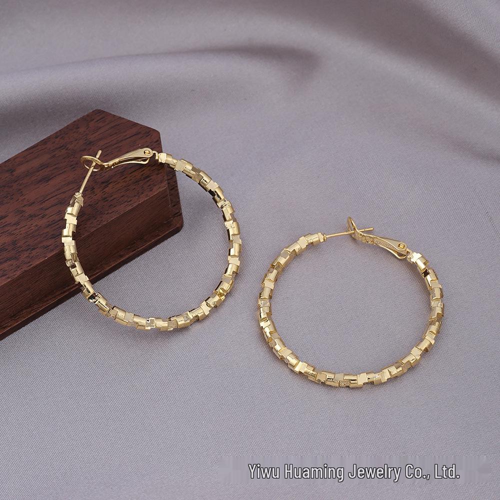 European American Style Luxury Stud Earrings: Elegant Cross-border Niche Hoops, Versatile Celebrity-inspired Accessories