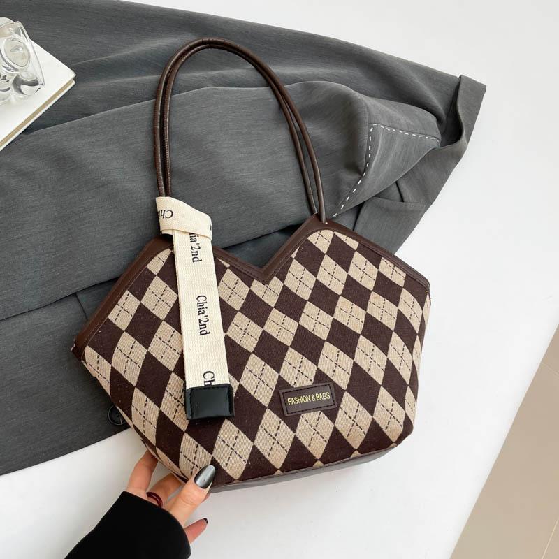 

Клетчатая сумка через плечо женская 2025 зима новая модная с чувством стиля большая вместимость сумка-тоут для поездок на работу сумка под мышкой женская