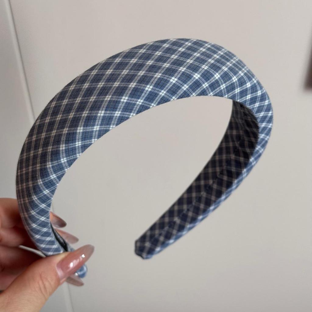 Korean-Style Textured Fabric Scrunchie: Large, Elegant Hair Accessory for Women