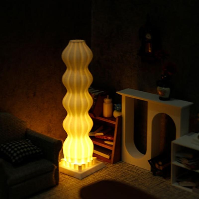 Miniature Floor Lamp Model Figurine For 1:12 Scale Doll House Decoration With Simulation Design And Functional Lighting
