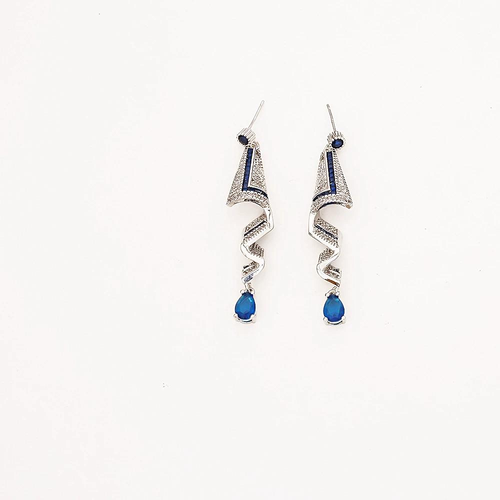 Pendientes largos de circonita con diseño elegante y estilo sofisticado para mujer