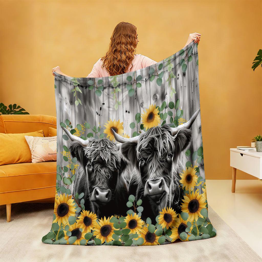 1pc Floral Highland Cow Print 230 Flannel Blanket In Multiple Sizes, Soft And Comfortable Sleeping Blanket, Machine Washable